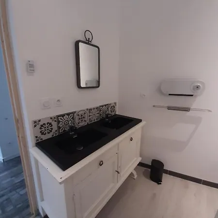 Des Maries A 7mn Du Puy Du F0u *