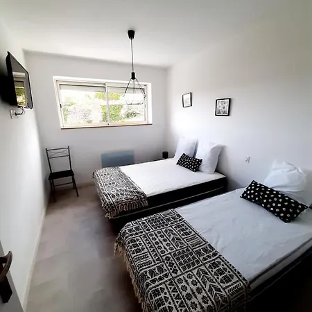 Des Maries A 7mn Du Puy Du F0u *