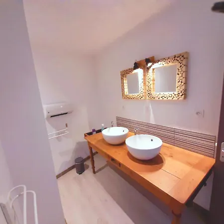 Des Maries A 7mn Du Puy Du F0u