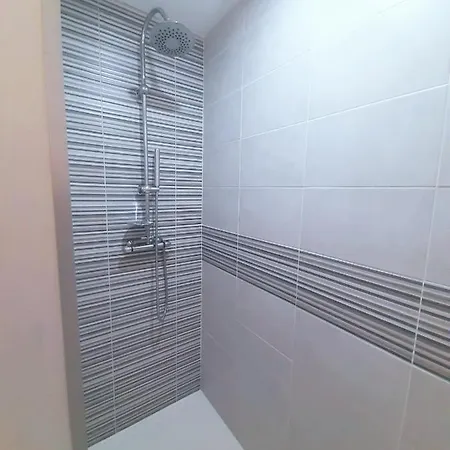 Des Maries A 7mn Du Puy Du F0u *