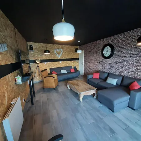 Des Maries A 7mn Du Puy Du F0u Holiday home Chambretaud