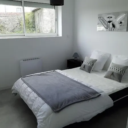 Des Maries A 7mn Du Puy Du F0u Chambretaud