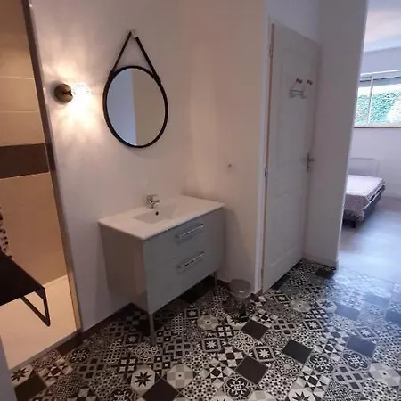 Des Maries A 7mn Du Puy Du F0u *