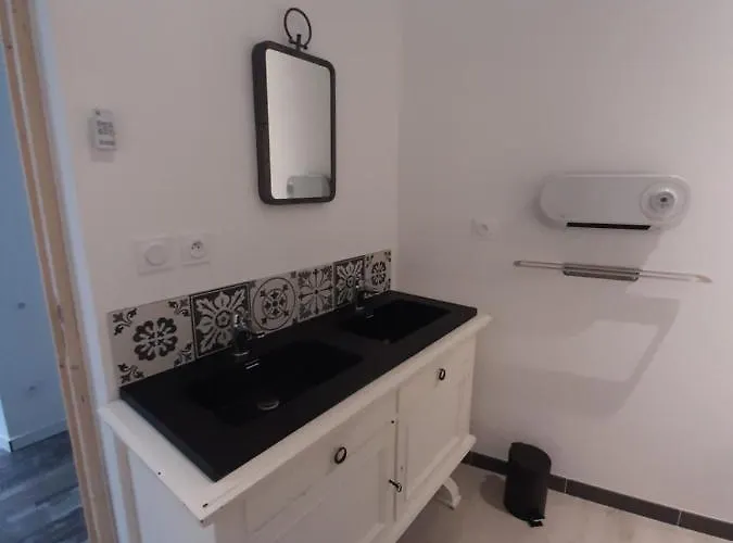 Des Maries A 7mn Du Puy Du F0u *