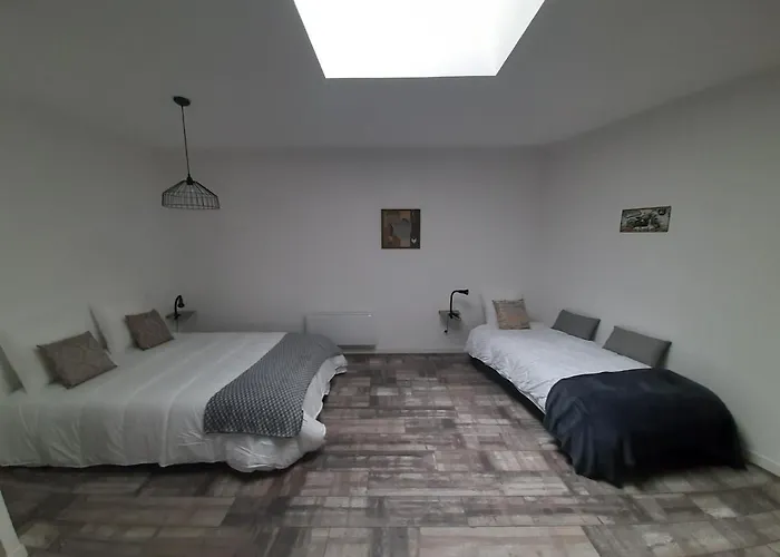 Des Maries A 7mn Du Puy Du F0u *