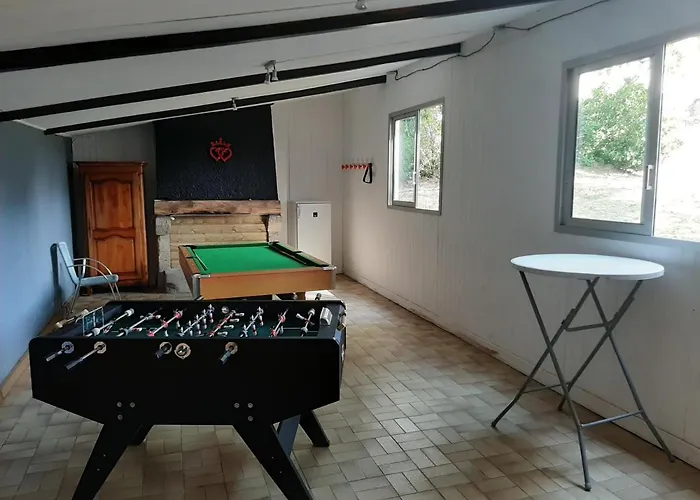 Des Maries A 7mn Du Puy Du F0u