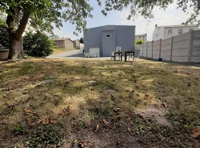 Des Maries A 7mn Du Puy Du F0u *