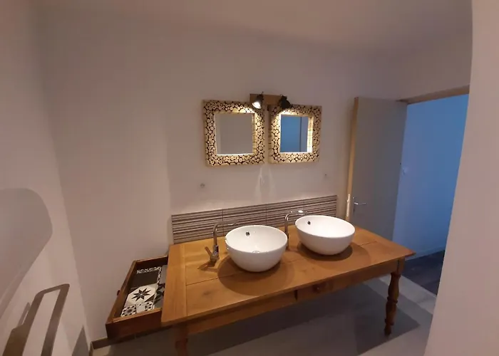 Des Maries A 7mn Du Puy Du F0u Дом отдыха *