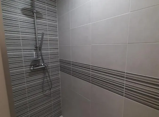 Des Maries A 7mn Du Puy Du F0u Шамбрето