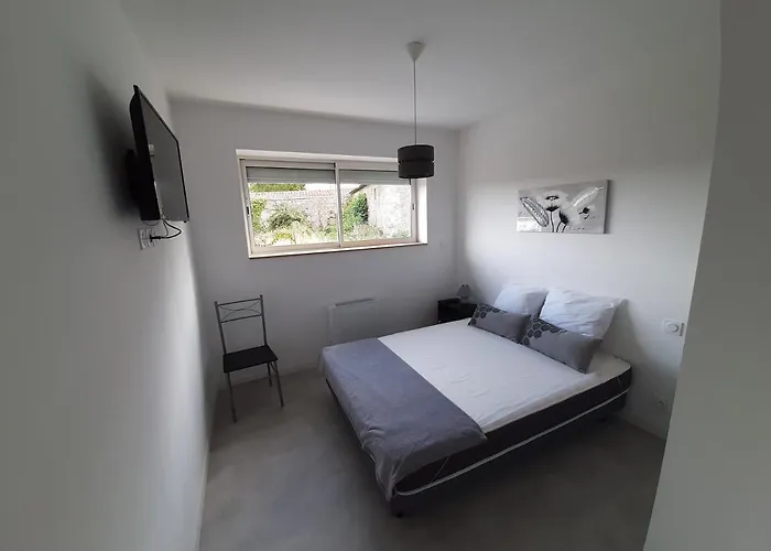 Des Maries A 7mn Du Puy Du F0u