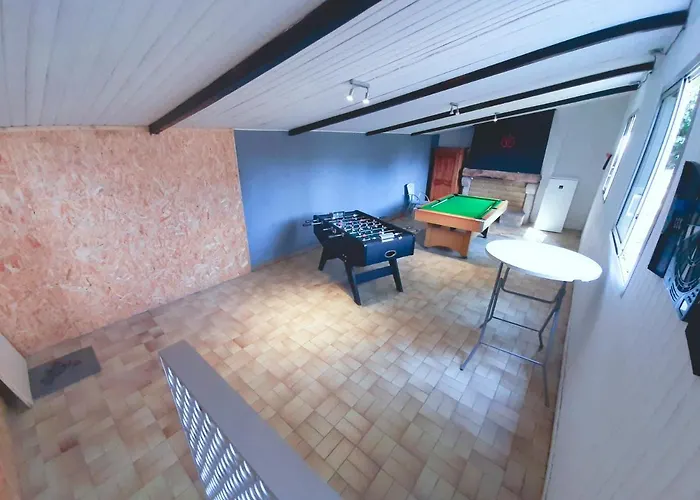 Des Maries A 7mn Du Puy Du F0u Шамбрето