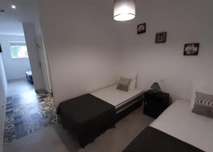 Des Maries A 7mn Du Puy Du F0u *